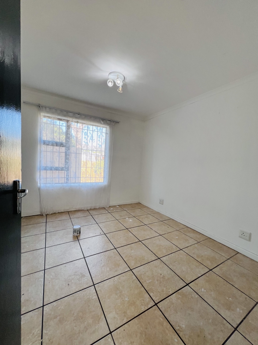 2 Bedroom Property for Sale in Sea Breeze Western Cape